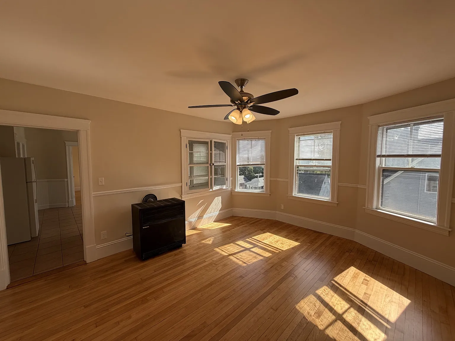 2 bed, 1300 sqft, $2,100 — Photo 3