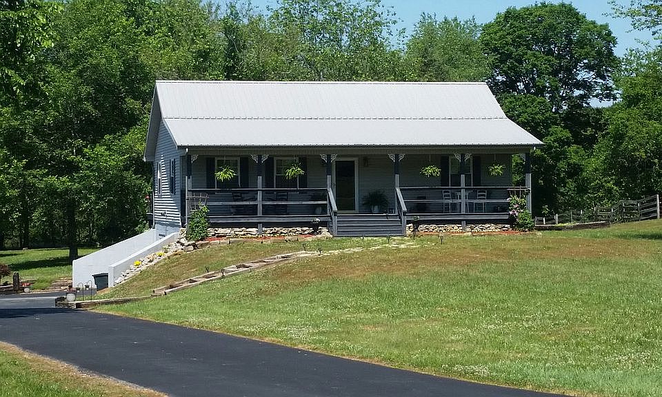 1st image of 389 Redwood Dr