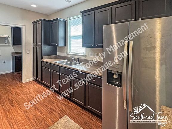 4th image of 820 Stilwell Blvd