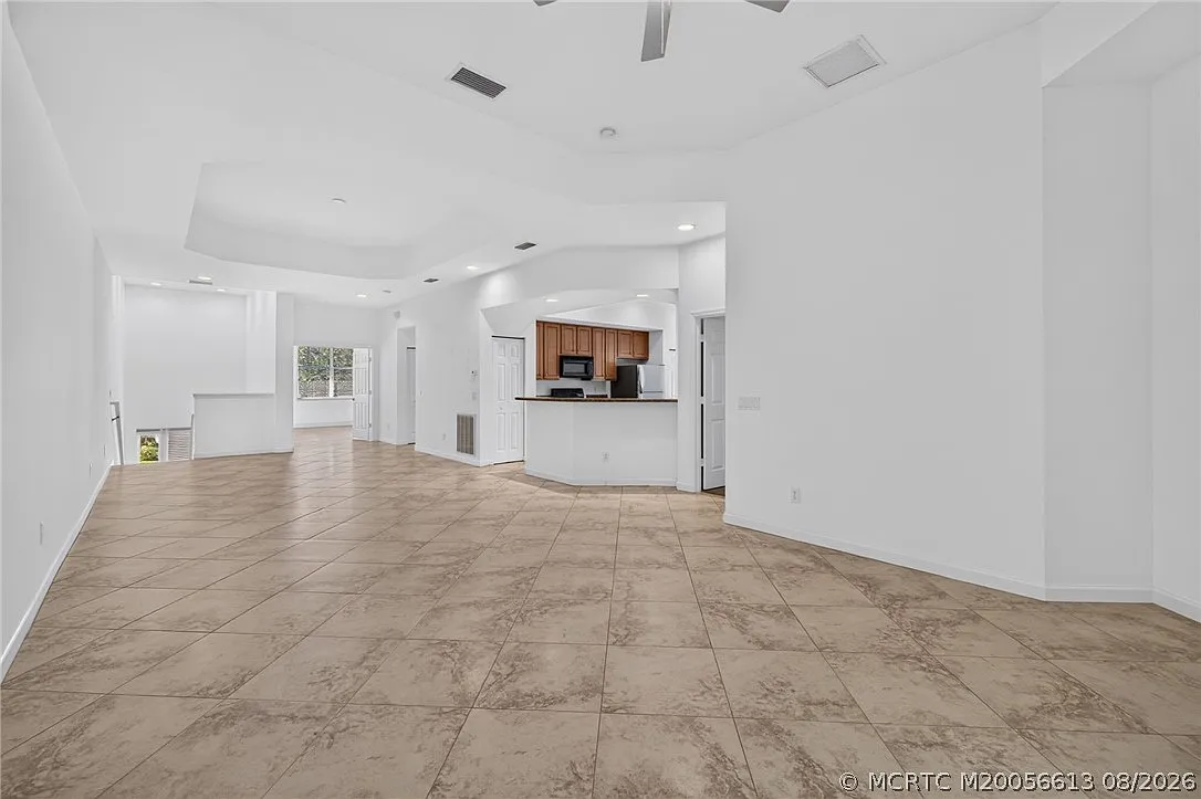 3 bed, 2.0 bath, 2077 sqft, $2,800 — Photo 4
