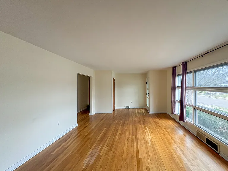 38 Marshall Dr — Photo 5
