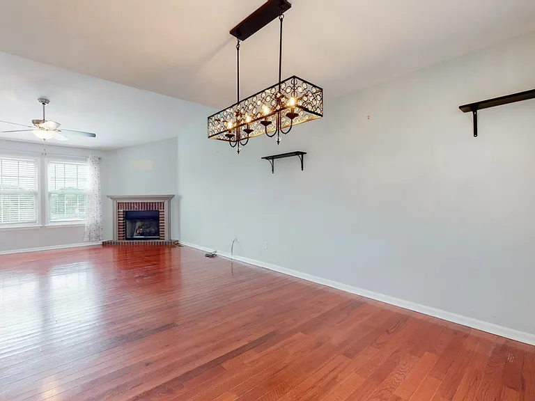 1504 Potter Dr — Photo 12