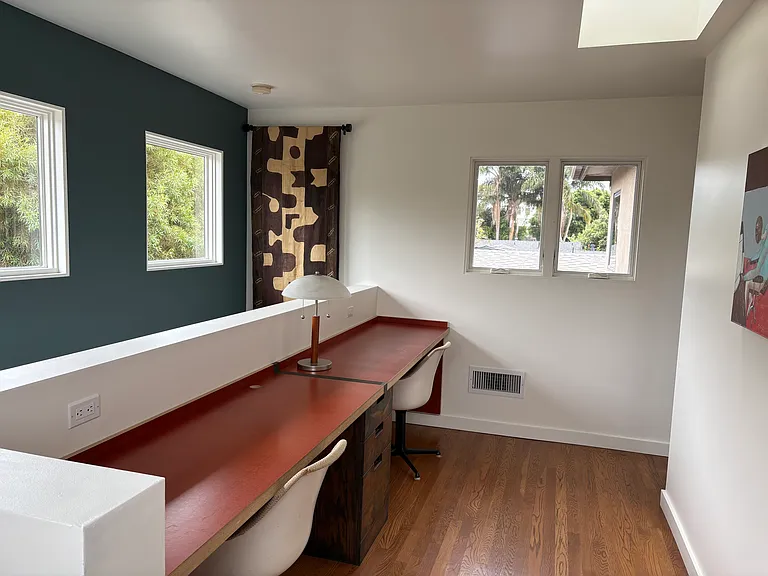 737 Broadway St — Photo 15