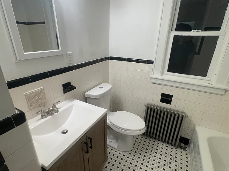 35 Rapallo Ave #2W — Photo 13