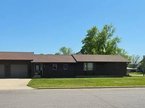 613 E Walnut Ave, Olivia, MN 56277