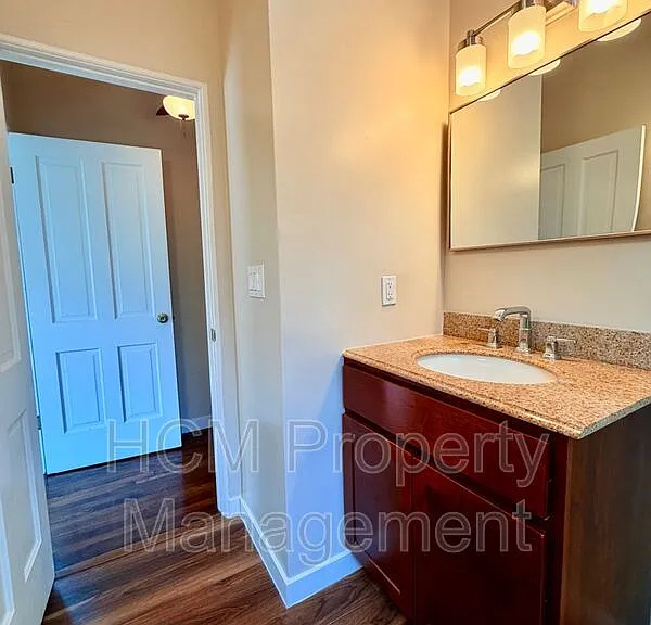 590 Oak St — Photo 11