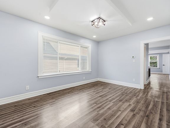 5th image of 10607 S May St