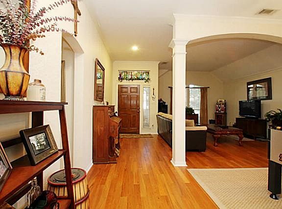 5th image of 109 Crystal Ct