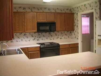 Kitchen : Washer/Dryer and Refrigerator included!