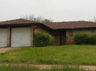 1404 Winding Creek Rd, Moore, OK 73160