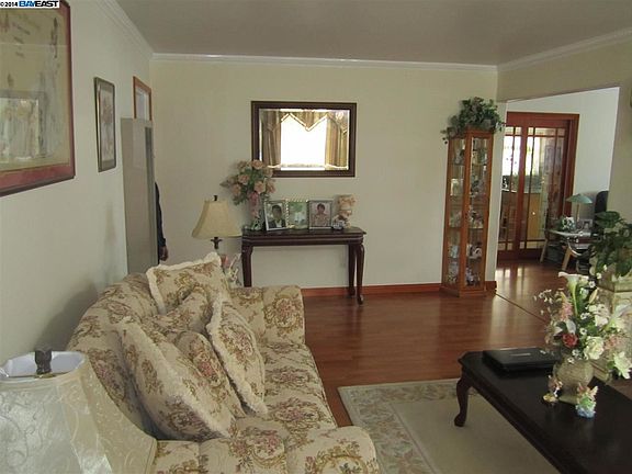 4th image of 25784 Bryn Mawr Ave