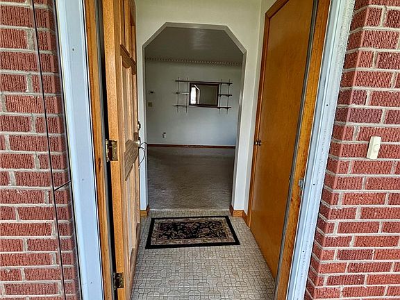 5th image of 277 Buffalo Rd S
