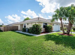 5870 Bristol Ln, Davie, FL 33331