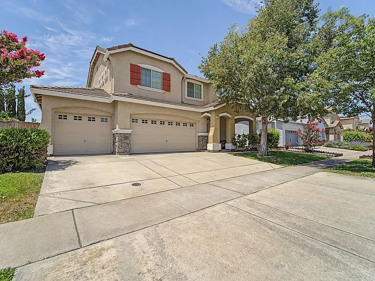 5590 Cobbler Ln — Photo 2