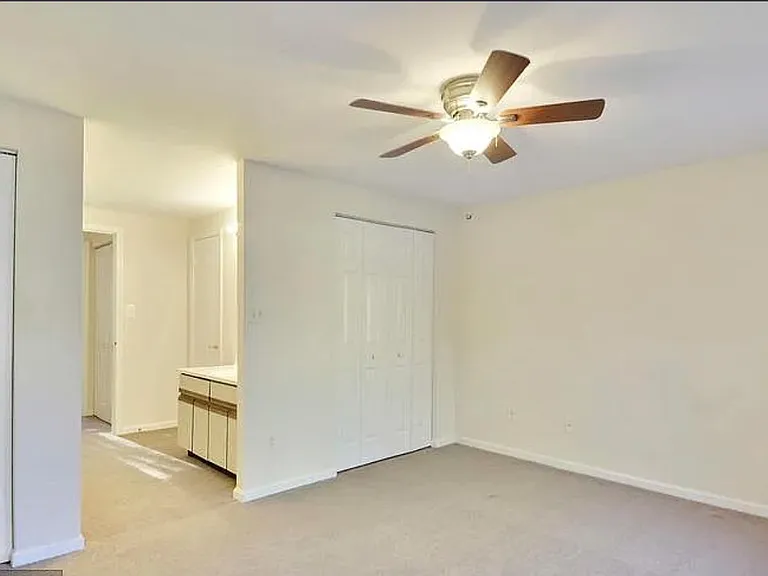 8 Strath Haven Ct — Photo 11