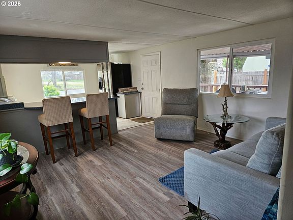 4th image of 380 W Gregory Rd Unit 1