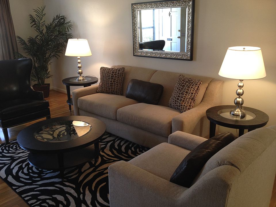 Spacious living room