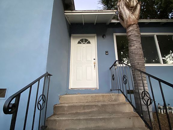 4th image of 1044 N Tremont St