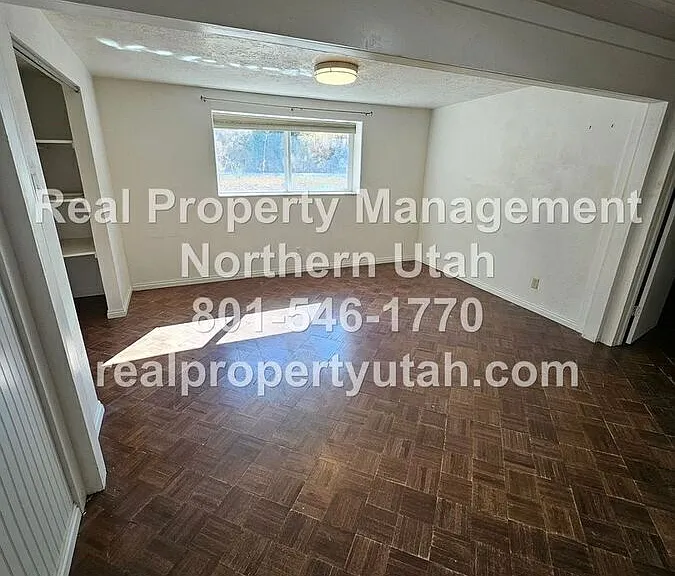 662 E 4th St #COPY — Photo 15