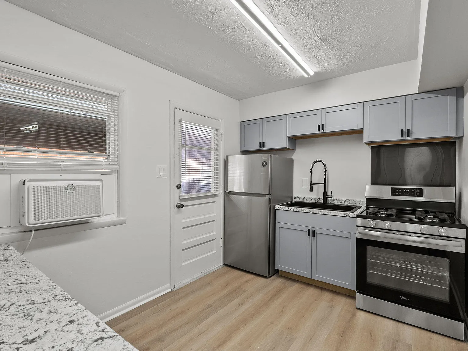 1 bed, 1.0 bath, 505 sqft, $895 — Photo 1