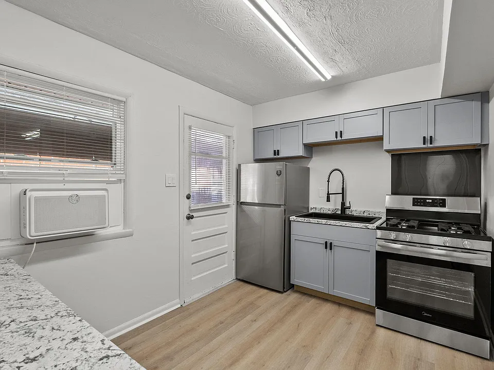 520 Booker St #3