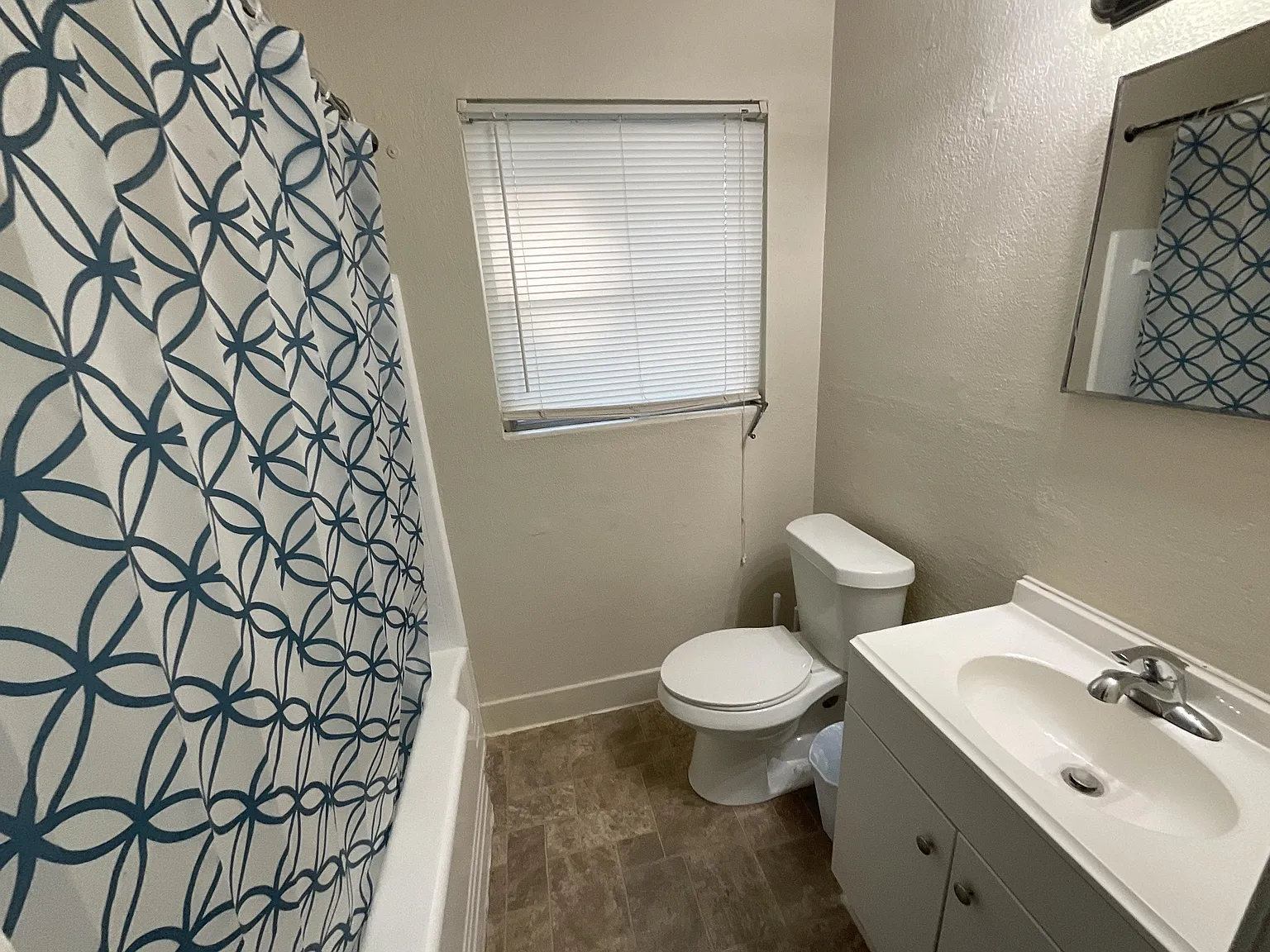 4 bed, 3.0 bath, 1554 sqft, $633 — Photo 2