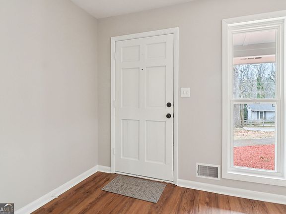 3rd image of 152 Club Cir