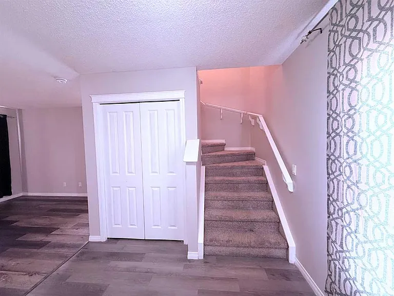 952 Taradale Dr NE — Photo 3