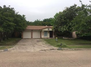 825 Lexington Dr, Lancaster, TX