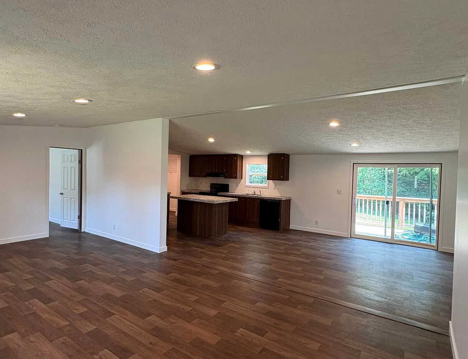4 bed, 3.0 bath, 2001 sqft, $2,000 — Photo 2
