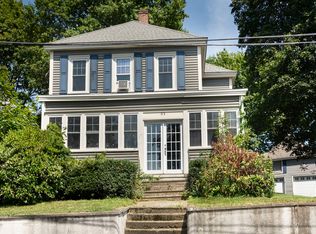 31 Maple St, Clinton, MA 01510