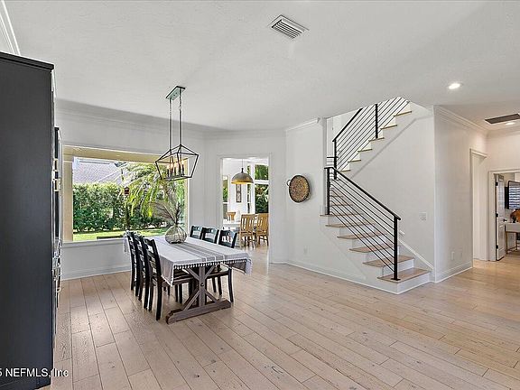5th image of 209 WOODY CREEK Drive