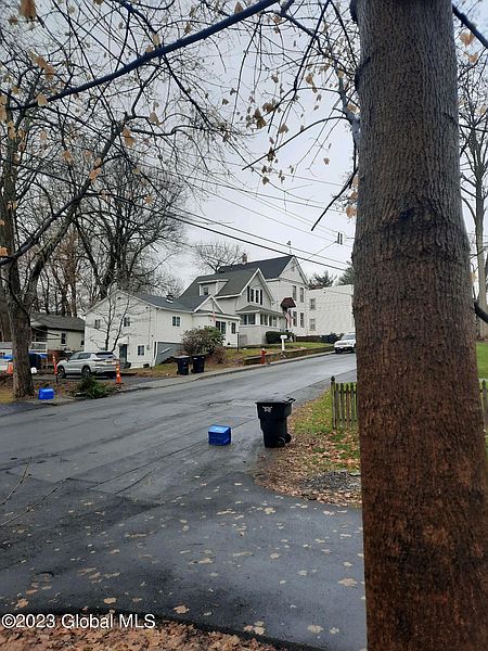 3rd image of 189 Ford Avenue