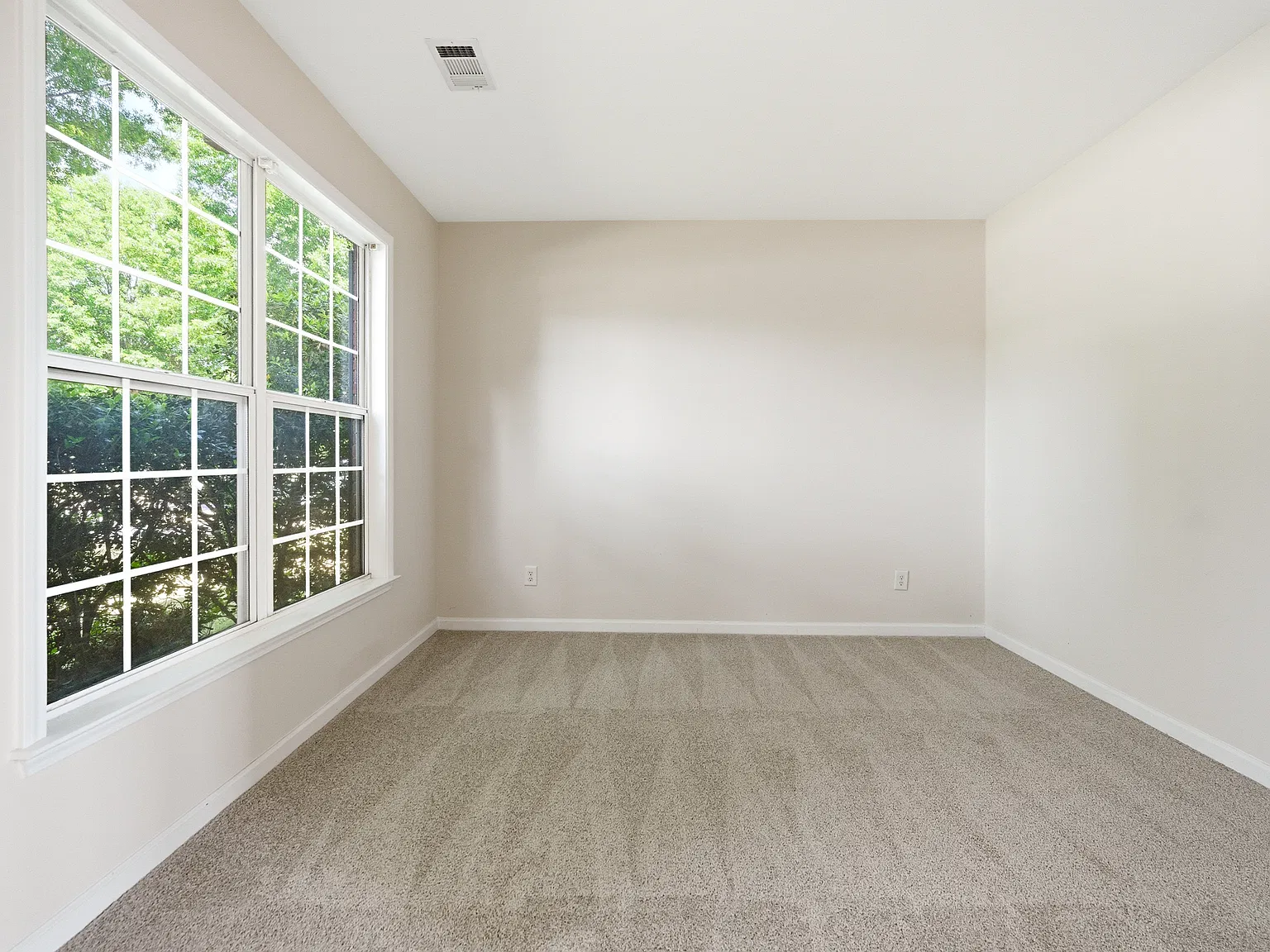 4 bed, 2.5 bath, 3266 sqft, $2,800 — Photo 4