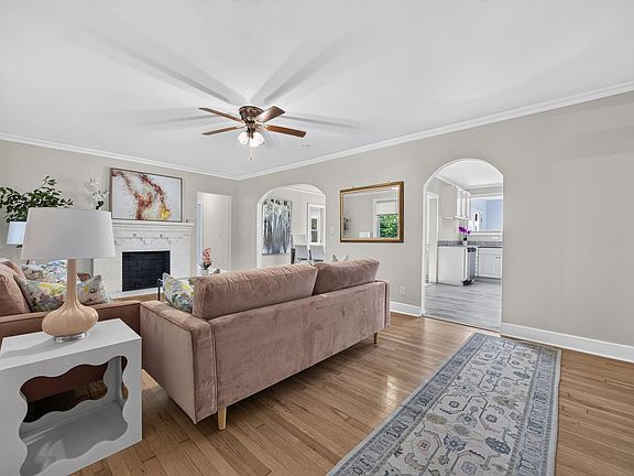 5th image of 4038 Verner St