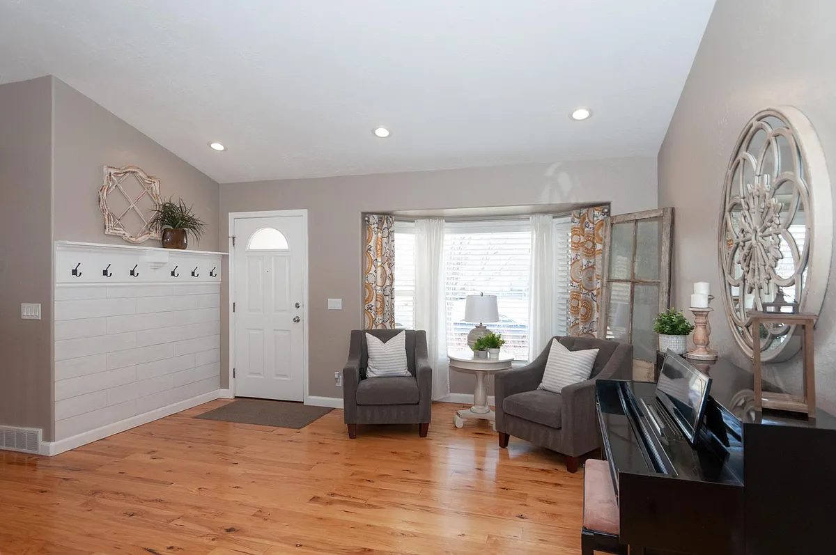 Building Photo - 3986 W Deer Horn Dr
