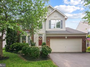 26097 Springdale Dr, Chantilly, VA 20152