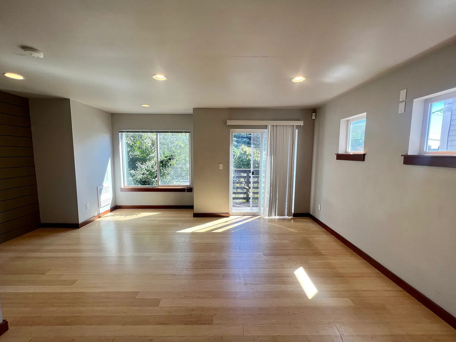 3 bed, 2.5 bath, 1260 sqft, $3,150 — Photo 3