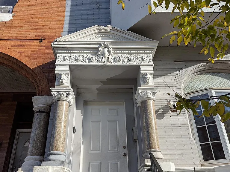 1921 W Diamond St — Photo 4