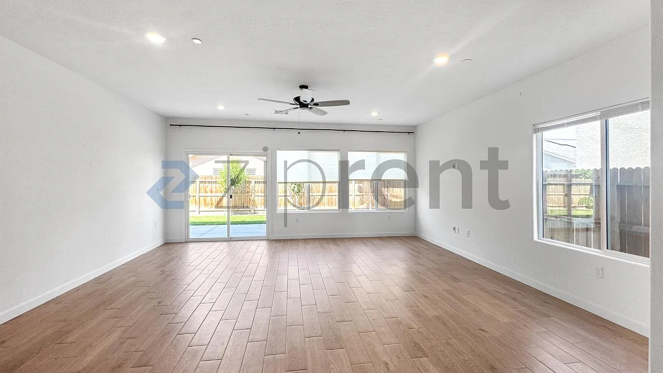 5 bed, 2985 sqft, $3,275 — Photo 3