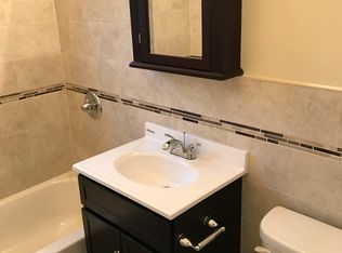 122 Walraven Dr APT 2B, Teaneck, NJ 07666