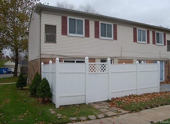 2nd image of 15693 Dupage Blvd