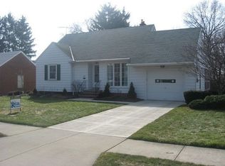 5992 Chestnut Hills Dr, Parma, OH