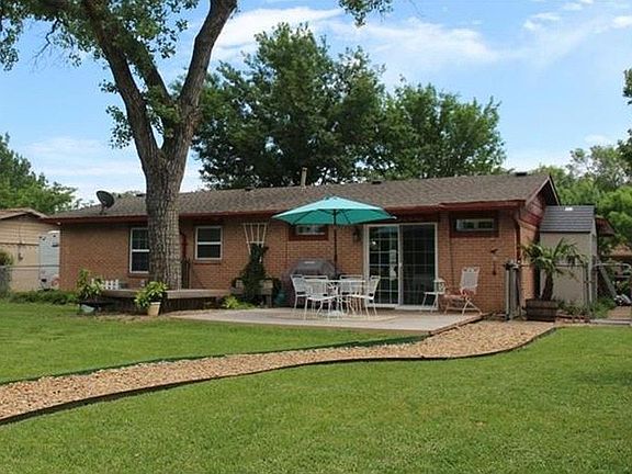 backyard--no longer has the gravel path. It is all grass. Also, has a 6 foot privacy fence--not chainlink.