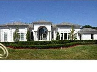 220 Marblehead Dr, Bloomfield Hills, MI 48304