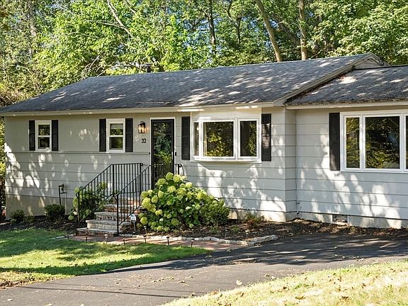 2nd image of 32 Stratton Dr