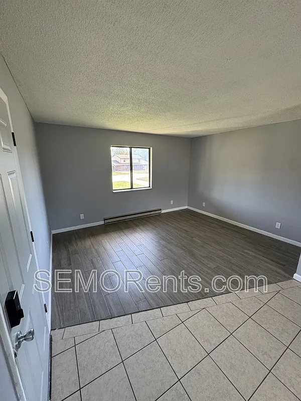 2 bed, 1.0 bath, $850 — Photo 2