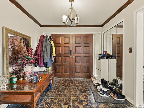 4th image of 20805 Halsted Rd