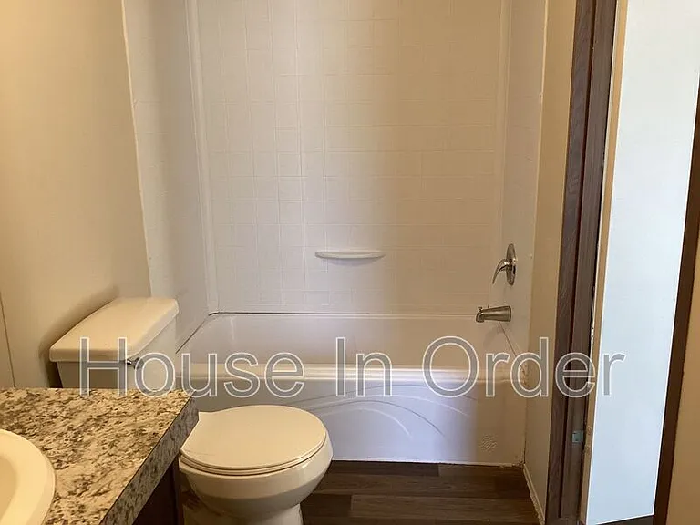 109 Shamrock Park Dr — Photo 16