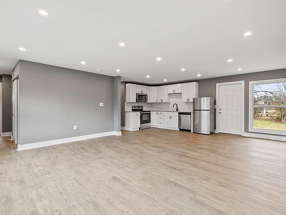 3rd image of 532 Carolyn Dr